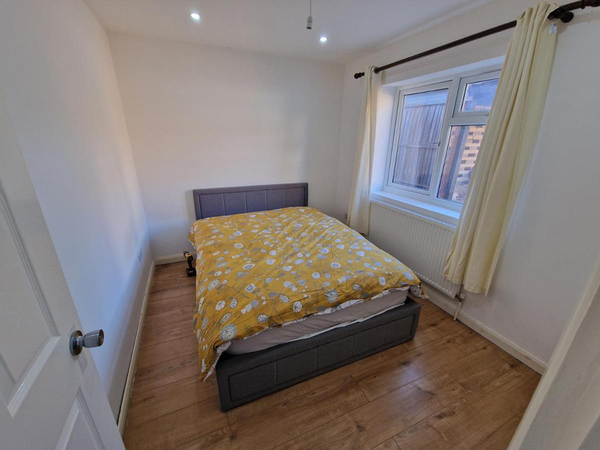 Mile End Budget Guesthouse London Exteriör bild