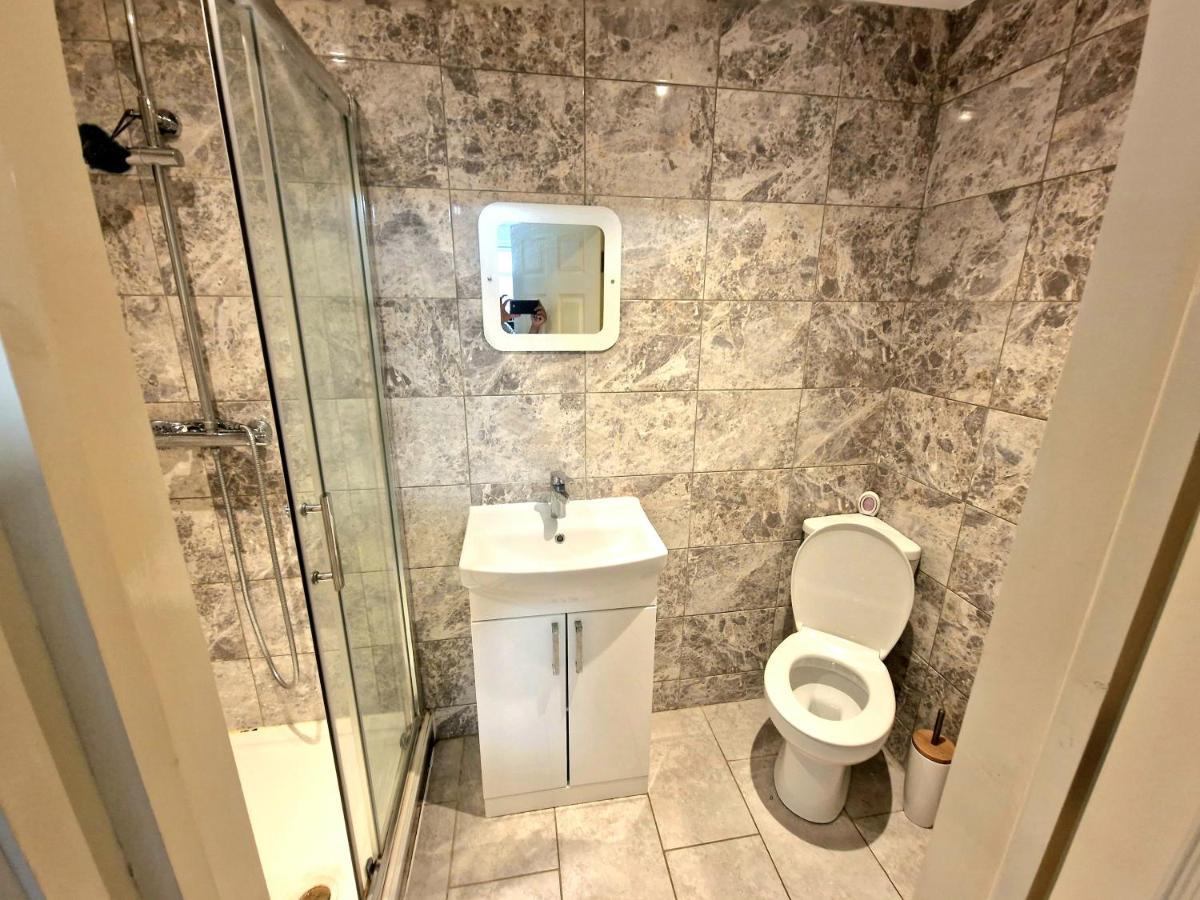 Mile End Budget Guesthouse London Exteriör bild