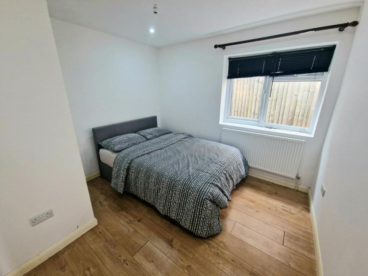 Mile End Budget Guesthouse London Exteriör bild