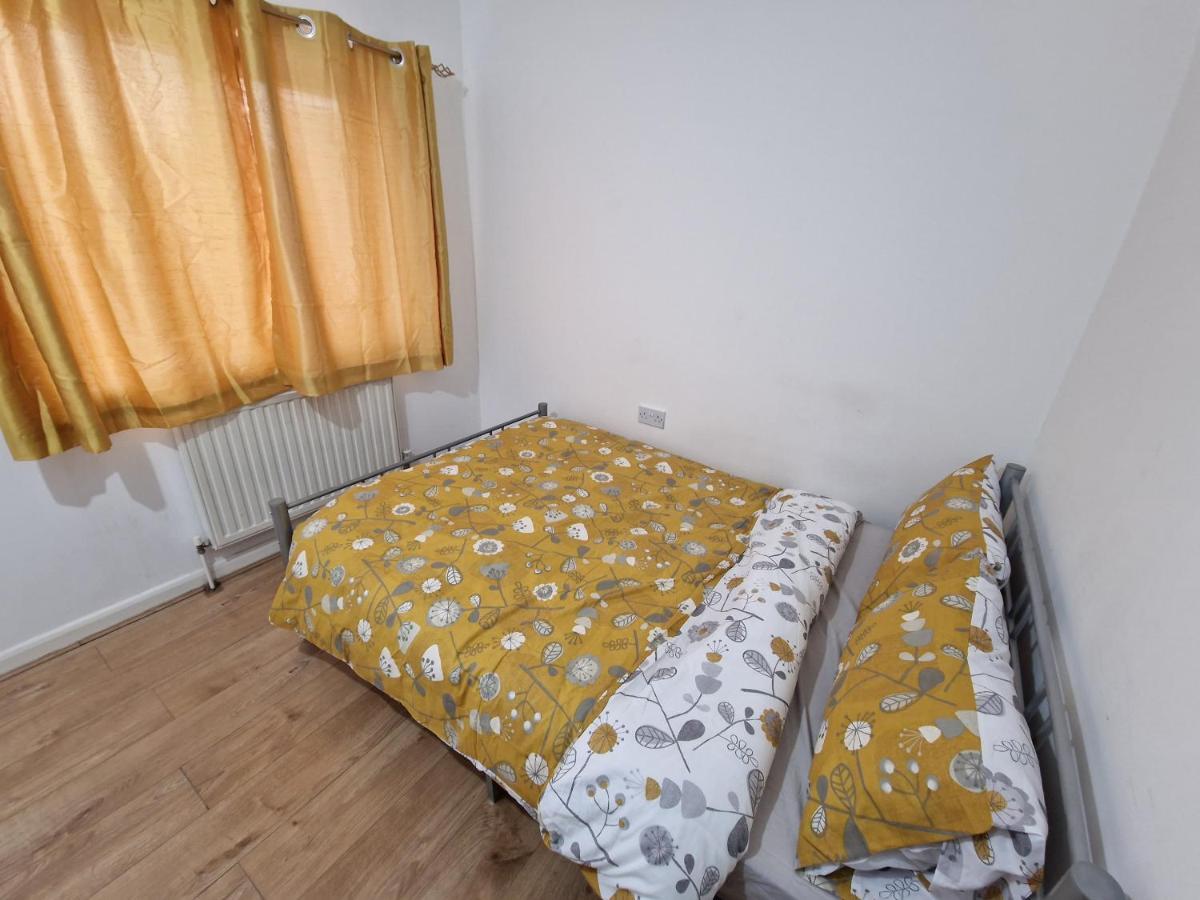 Mile End Budget Guesthouse London Exteriör bild